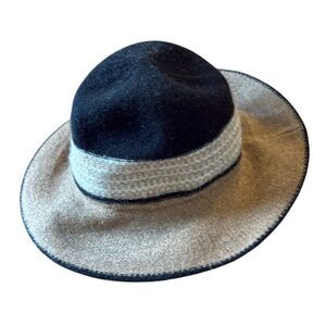 Bcbg Maxazria 100% wool hat tan and black
